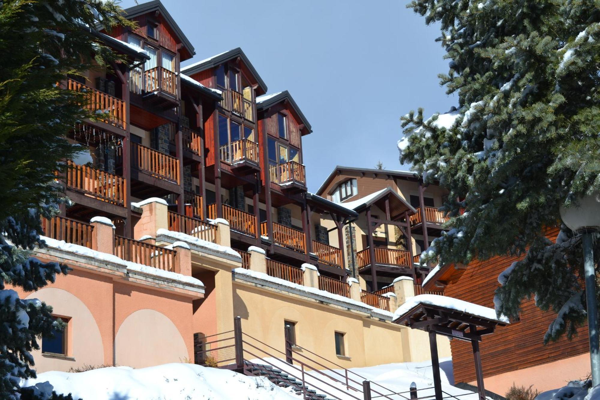 Studio Cabine Chaleureux A Pyrenees 2000 - Wifi Et Parking Prive Bolquère 외부 사진